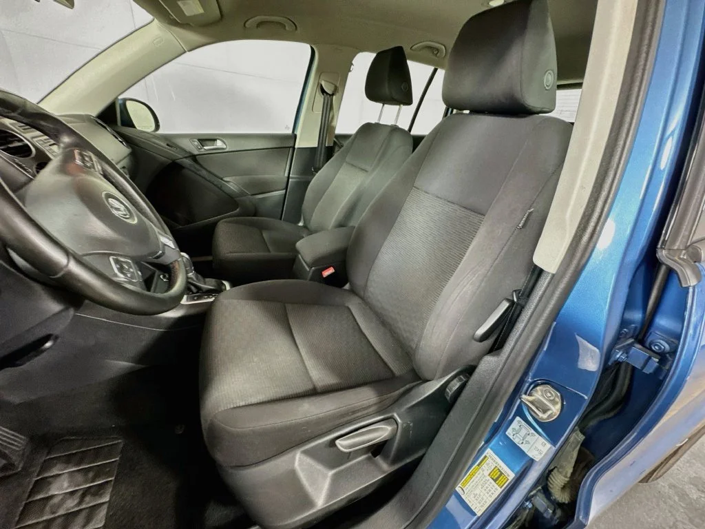 Used 2018 Blue Volkswagen 2.0T image 24