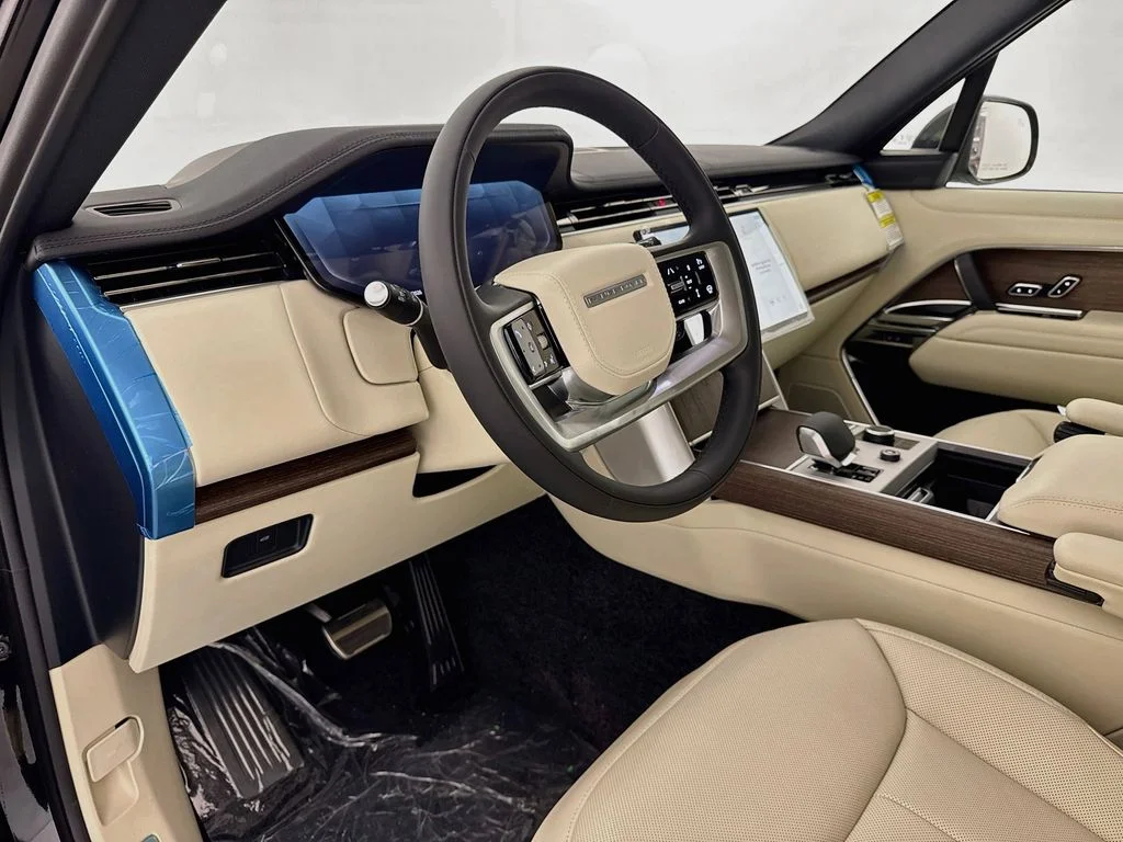 New 2027 Santorini Black Land Rover SE image 9