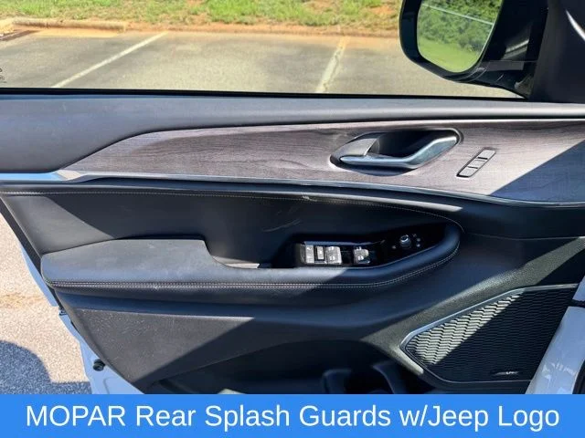 Used 2023 White/off-white Jeep Overland image 26