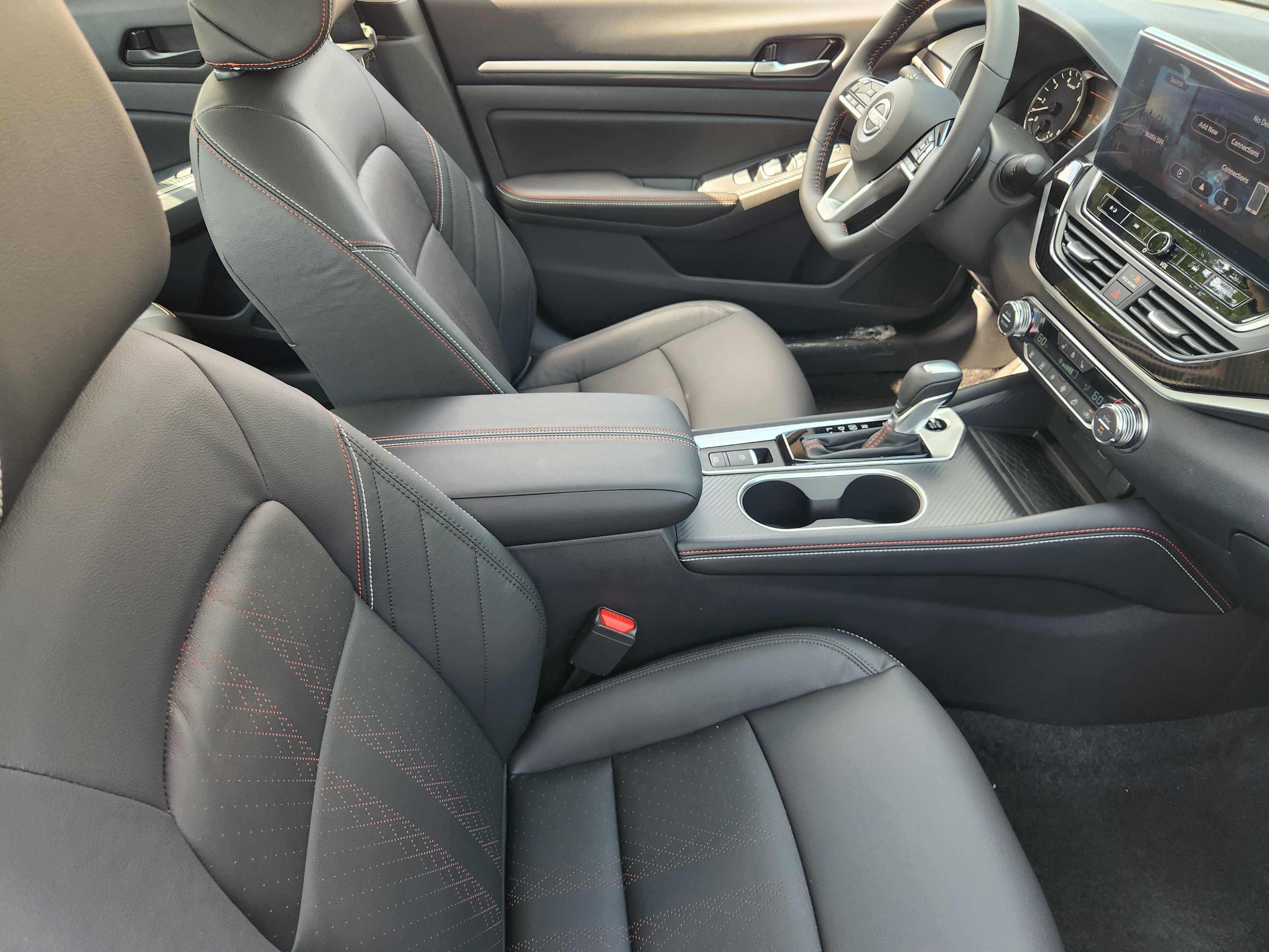 New 2026 Gray Sky Pearl / Super Black Two-tone Nissan SR image 14