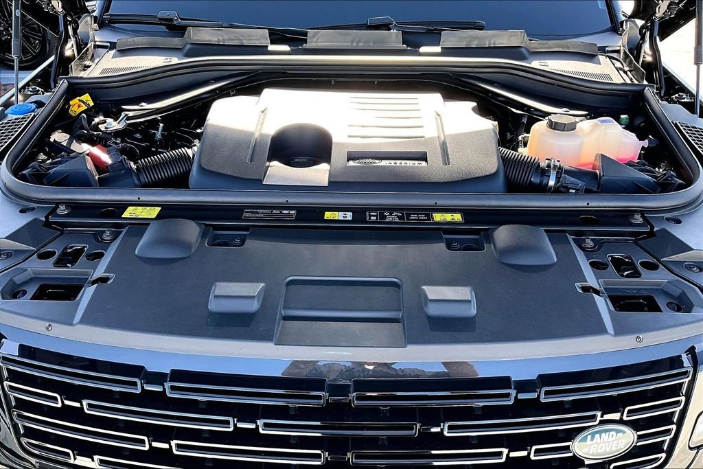 New 2026 SANTORINI BLACK Land Rover Dynamic SE image 12