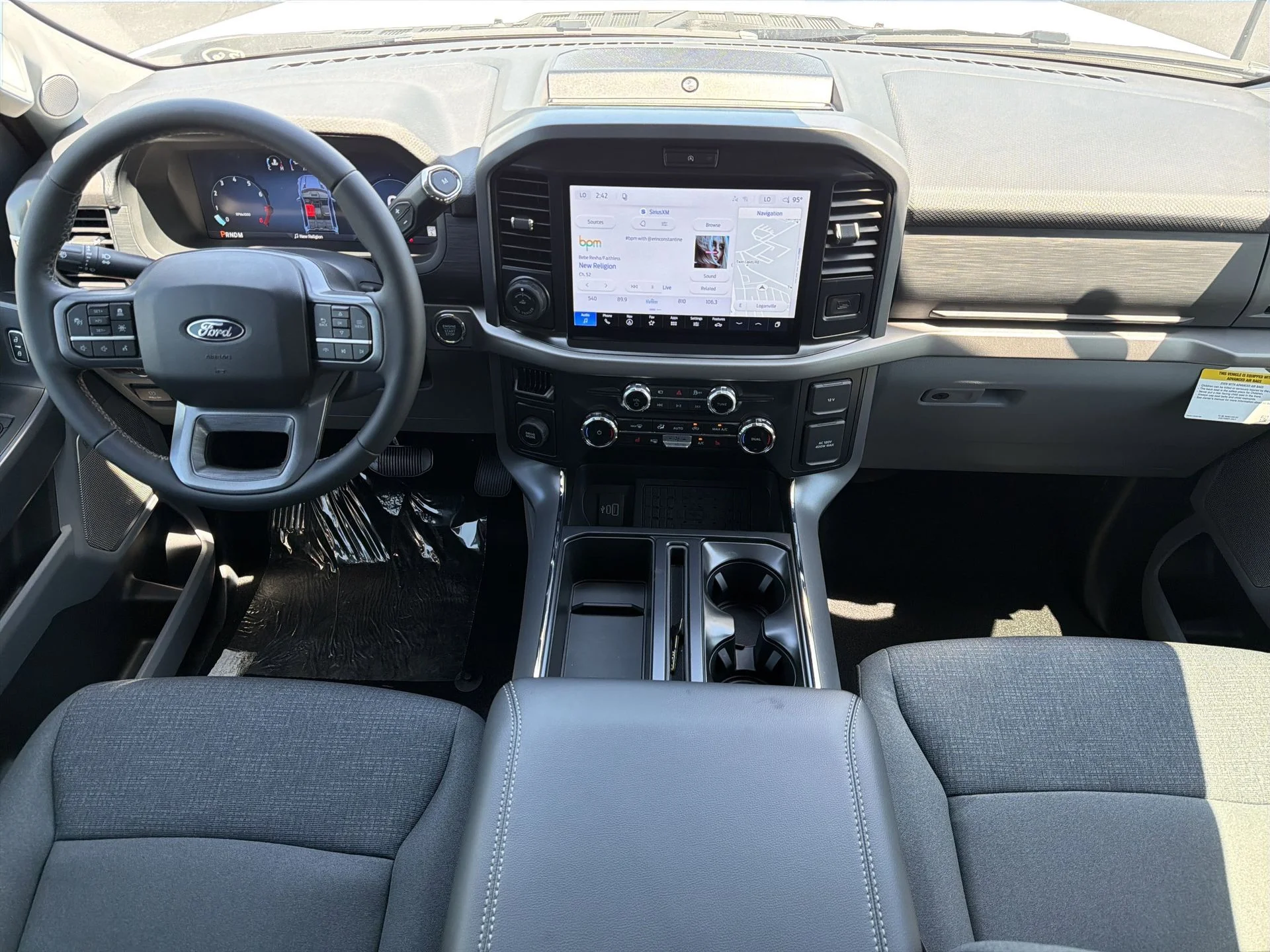 New 2026 Oxford White Ford XLT image 2