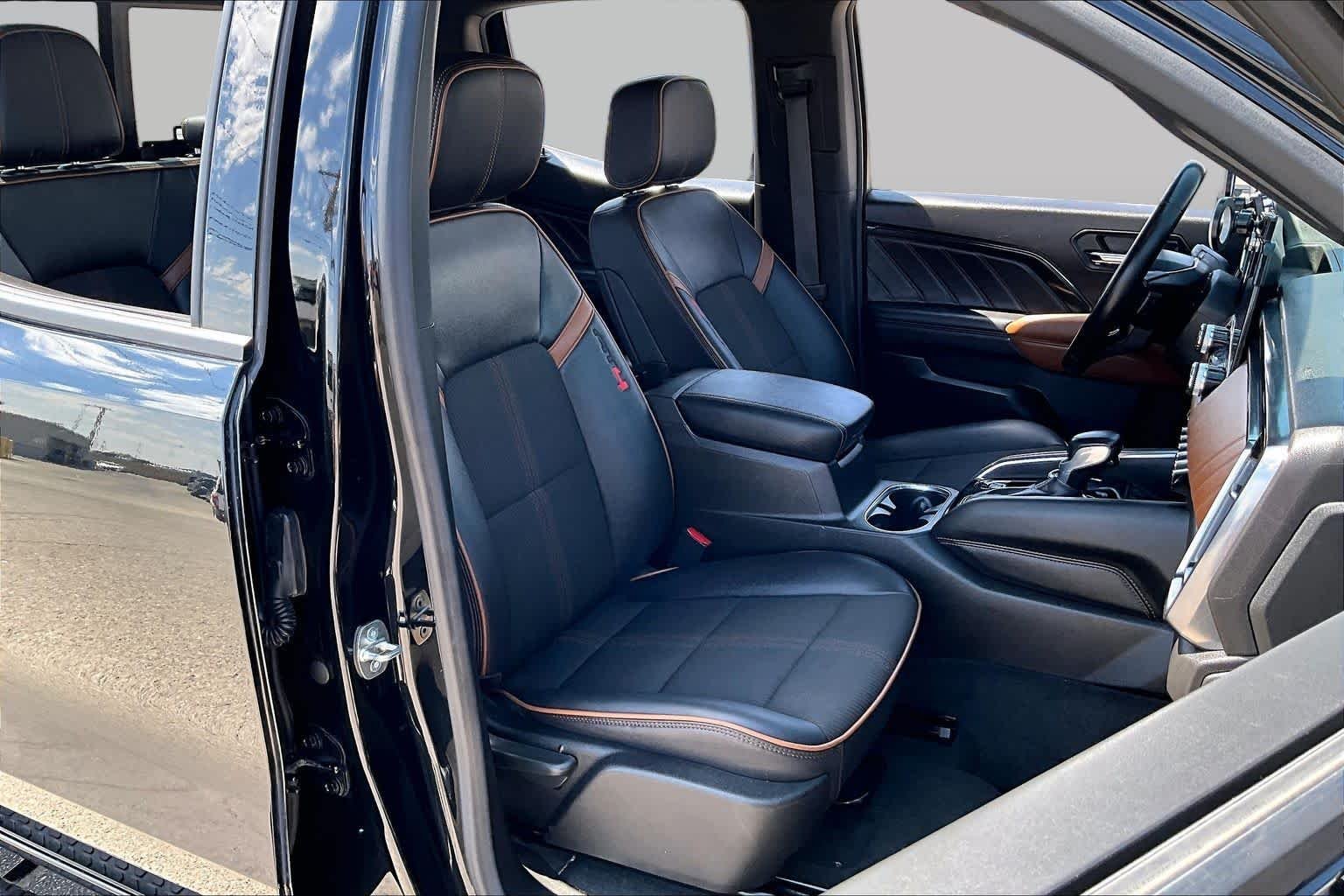 Used 2023 Onyx Black GMC 4WD AT4 image 9