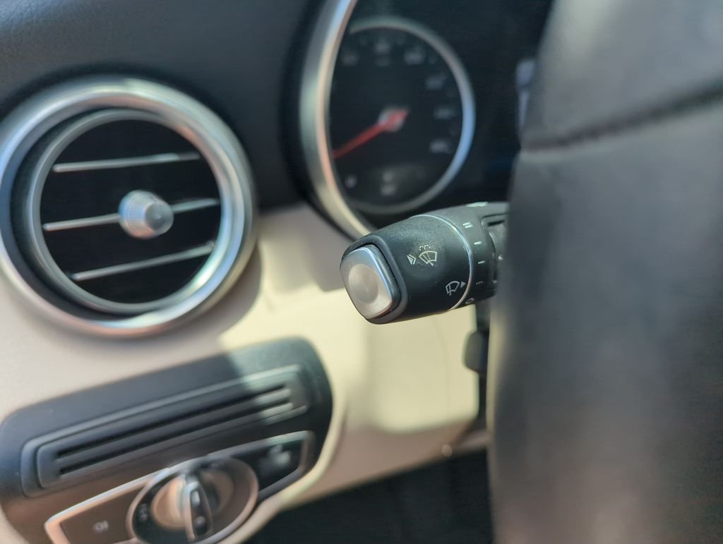 Used 2022  Mercedes-Benz GLC 300 image 21