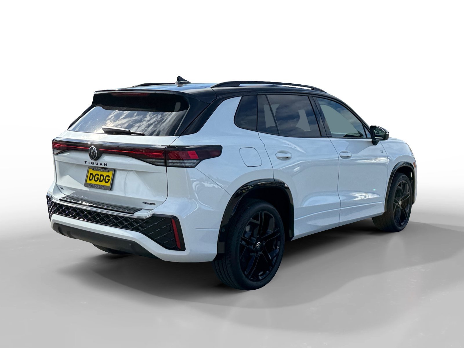 New 2026 Opal White W/Deep Black Roof Volkswagen SE R-Line Black image 5