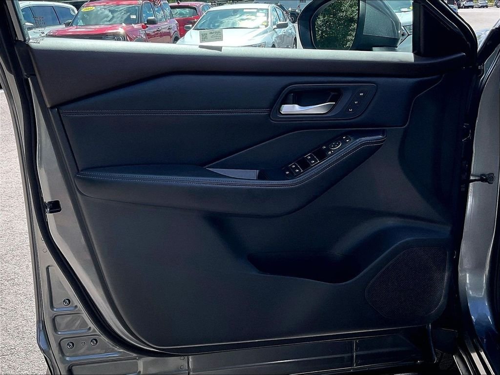 Used 2023 Gray Nissan SL image 9