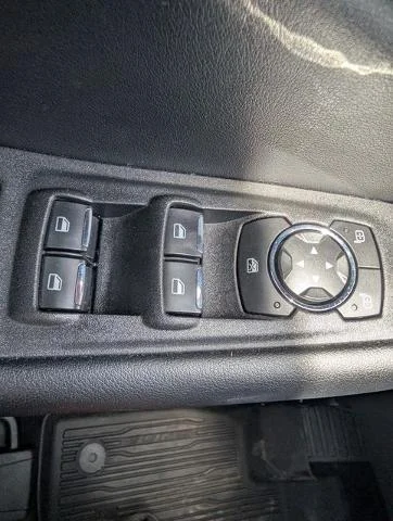 Used 2022 Forged Green Metallic Ford SE image 62