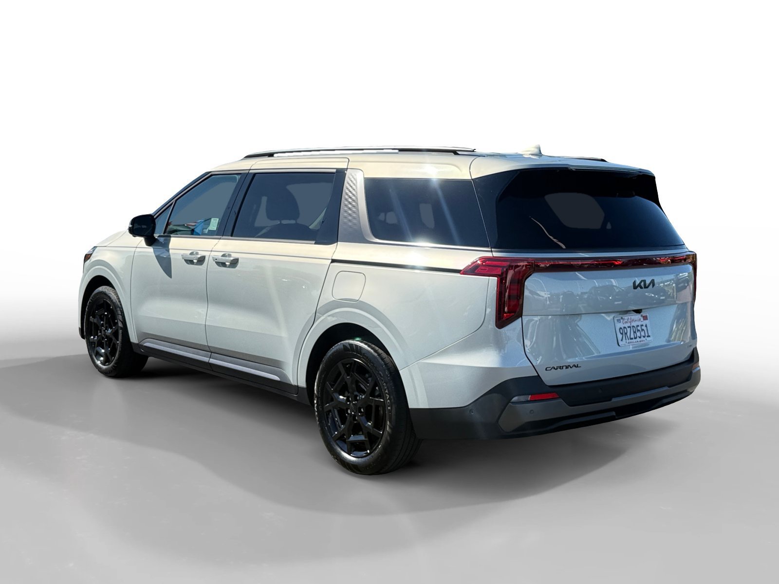 Used 2025 Ivory Kia SX image 3