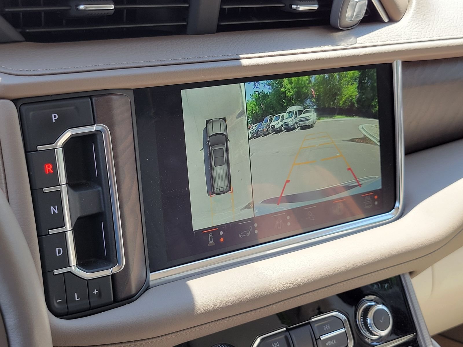 Used 2024 White GMC Denali image 21