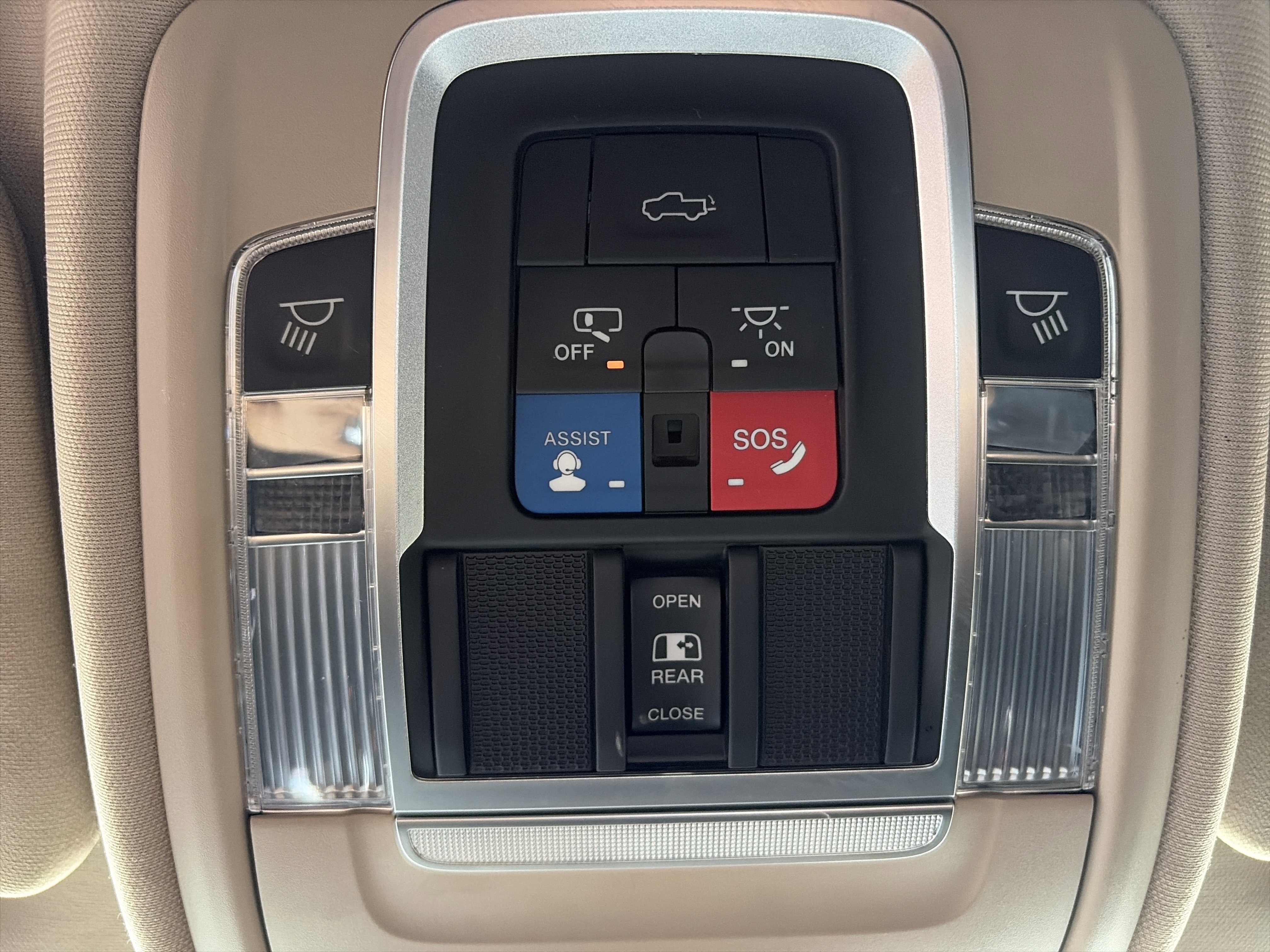 Used 2022 White Ram Laramie image 22
