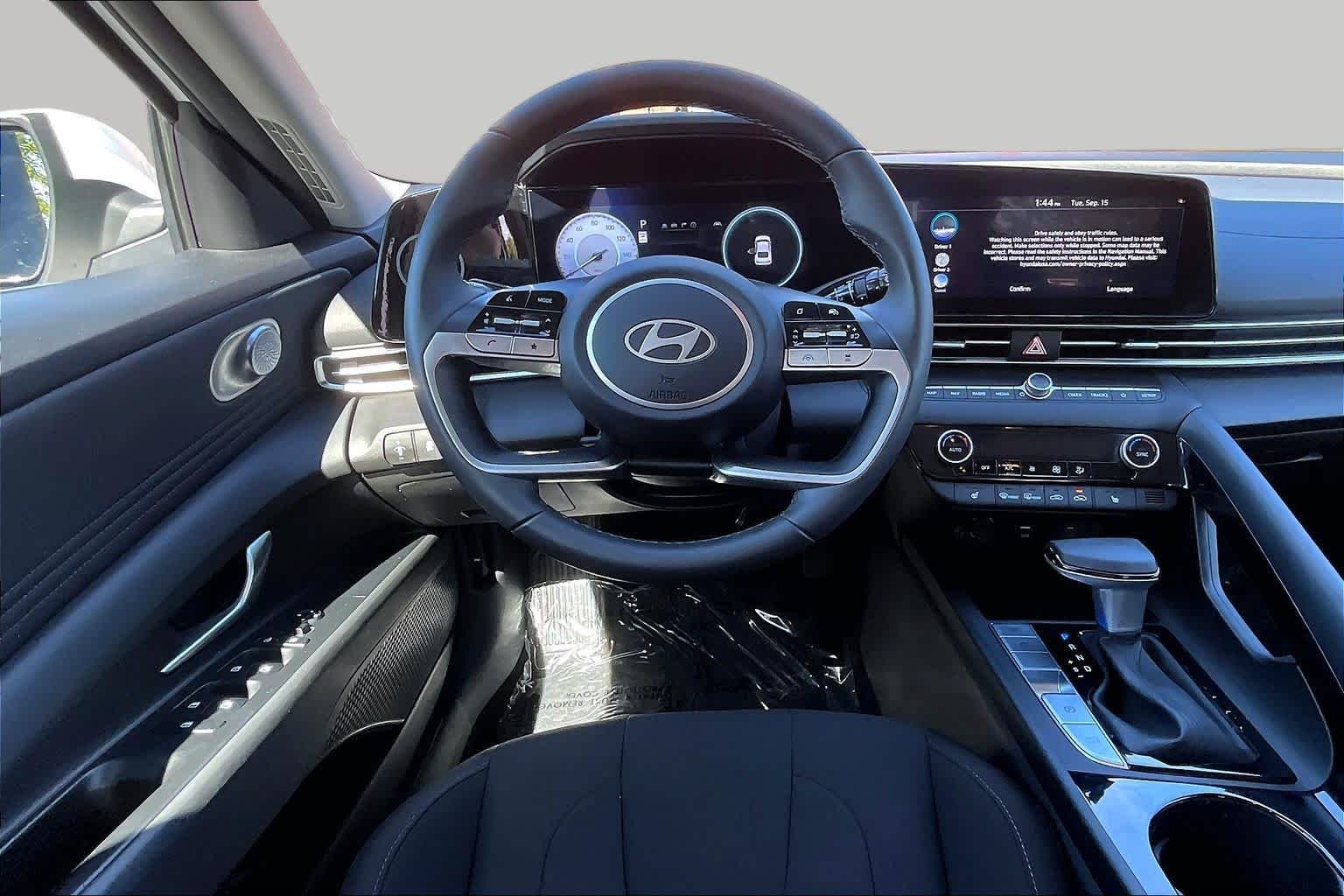 Used 2025 Serenity White Hyundai SEL Convenience image 6