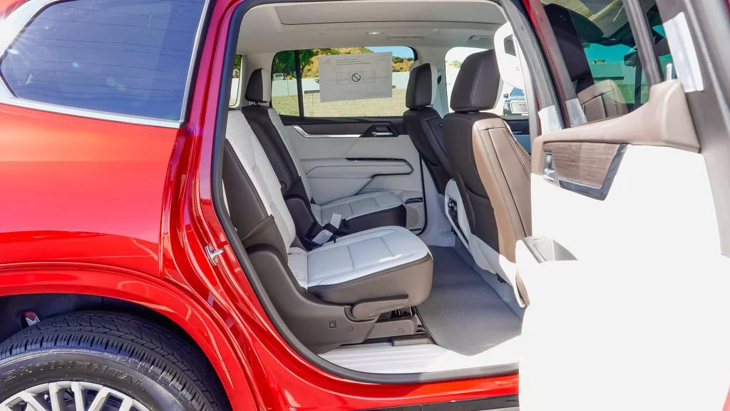 2026 GMC Acadia Denali - Photo 9