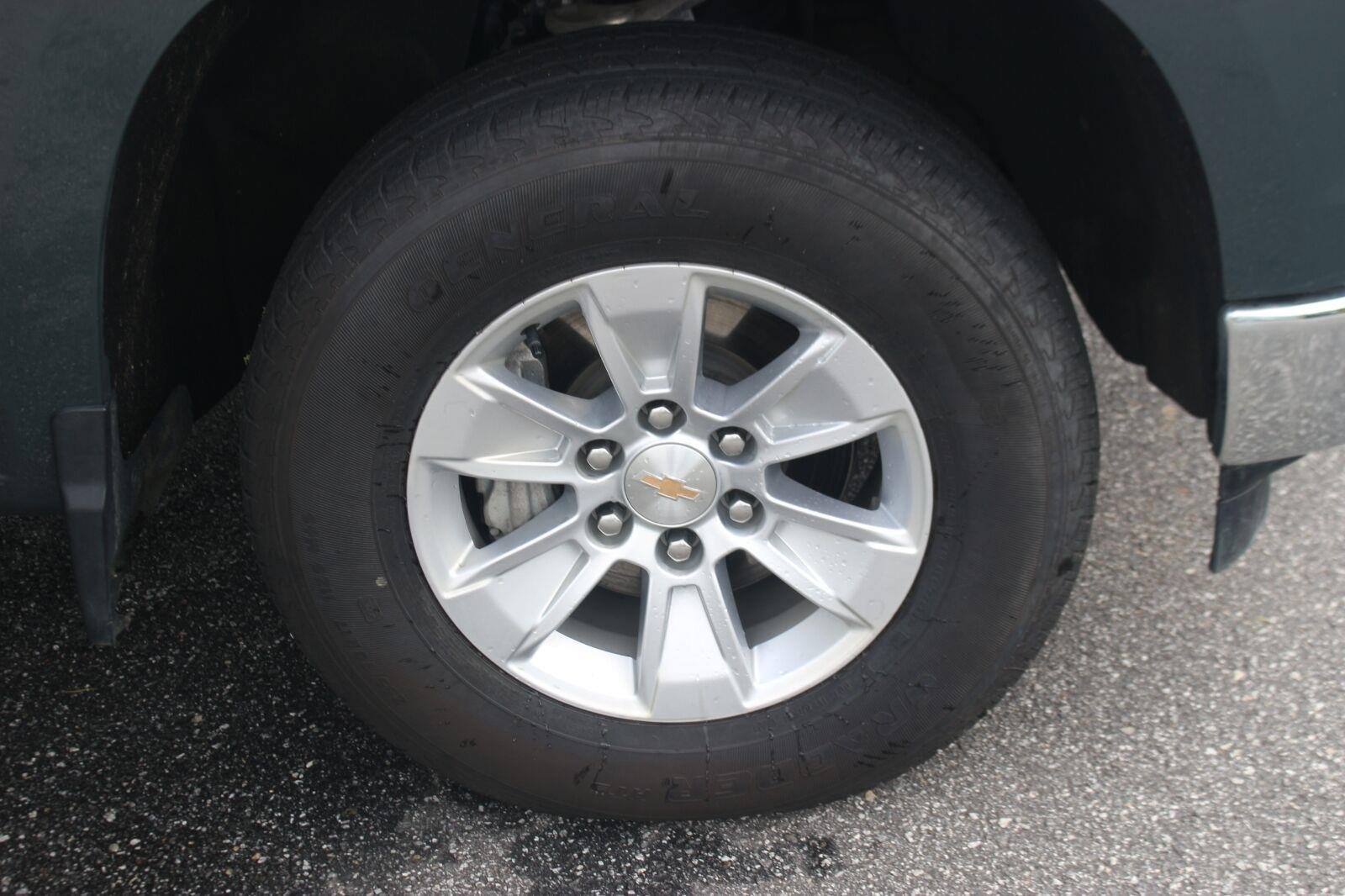 Used 2025 Cypress Gray Chevrolet LT image 37