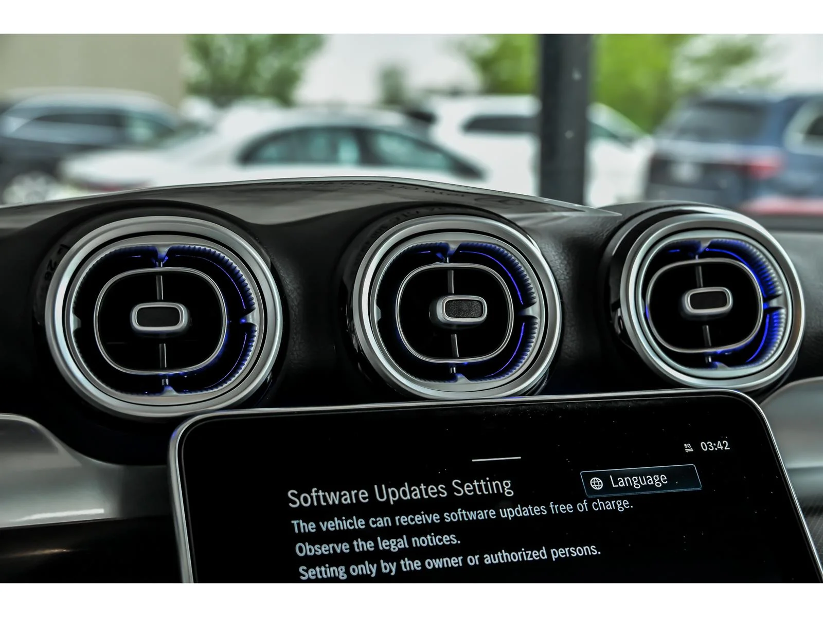 New 2026 Manufaktur Moonlight White Metallic Mercedes-Benz GLC 300 4MATIC® image 14