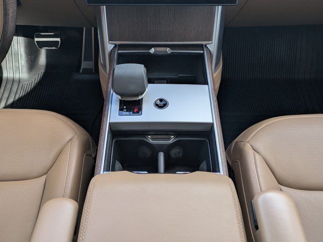 Certified Used 2024 White Land Rover Autobiography image 20