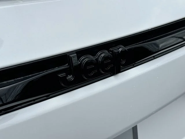 New 2026 Bright White Clear-Coat Exterior Paint Jeep Altitude image 19