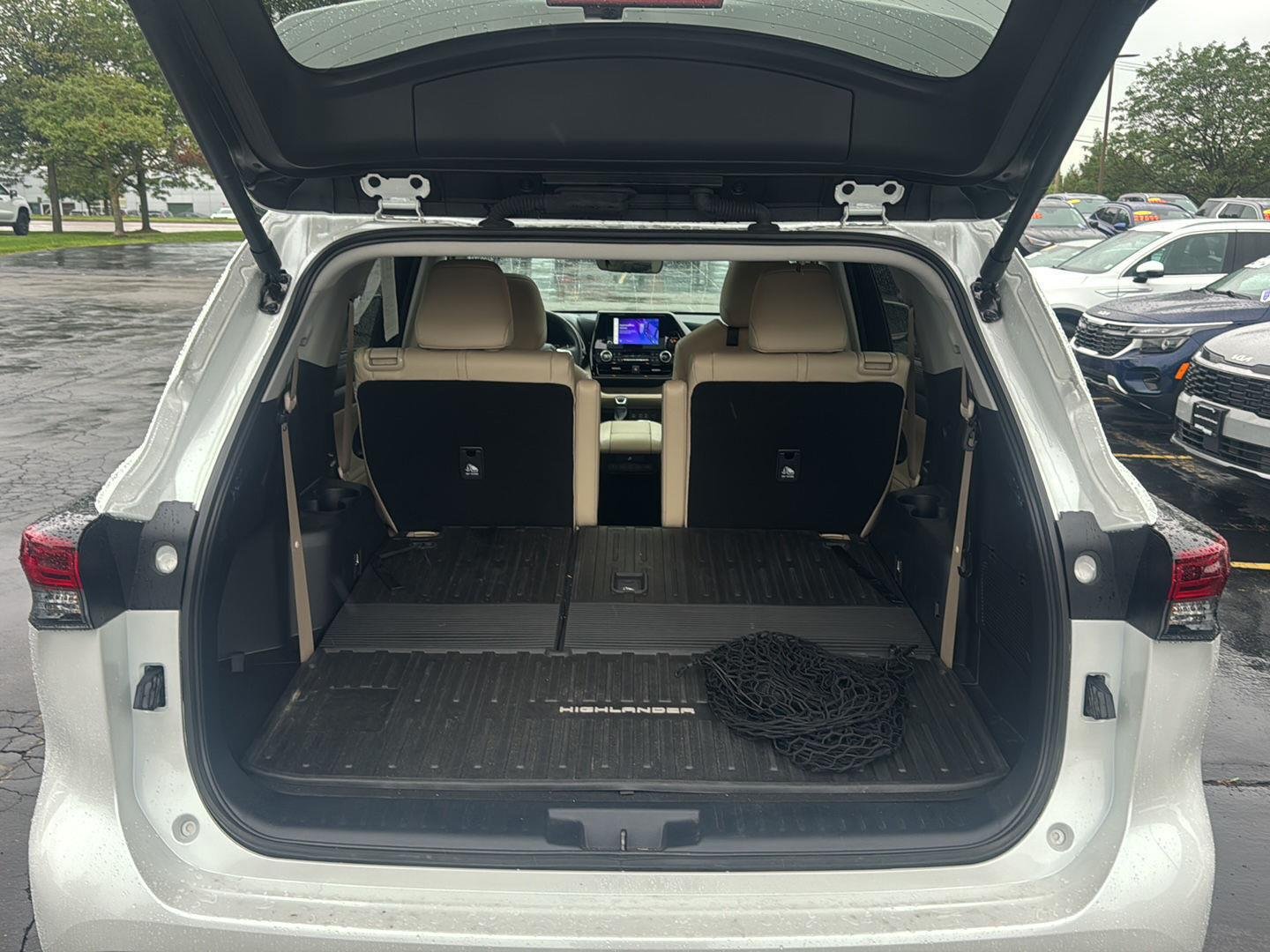 Used 2024 Wind Chill Pearl Toyota XLE image 25