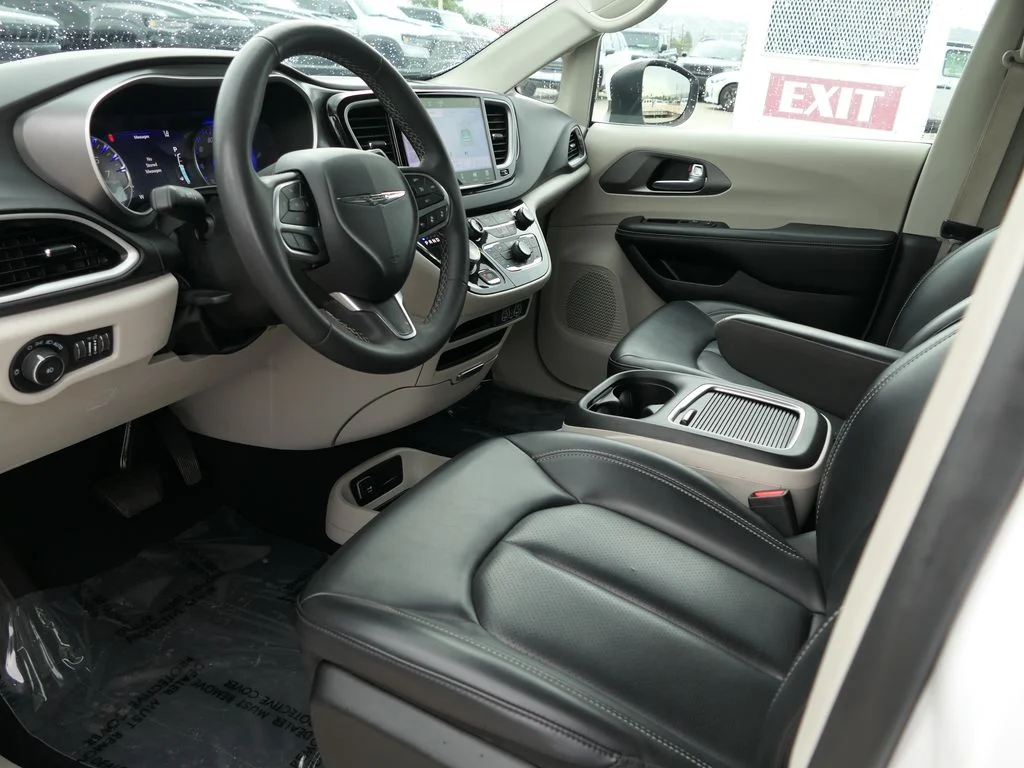 Used 2023 White Chrysler Touring L image 9