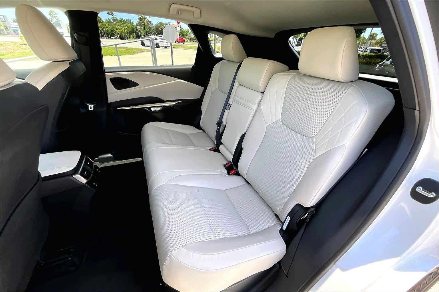Used 2023 Eminent White Pearl Lexus  image 33
