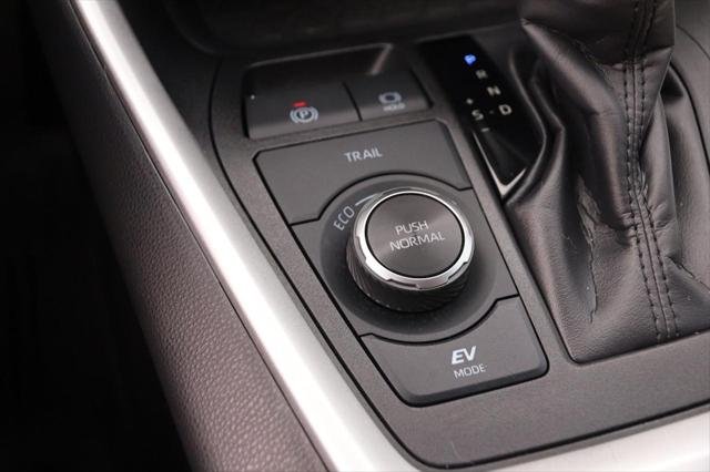 Certified Used 2025 RUBY FLARE PEARL* Toyota  image 20
