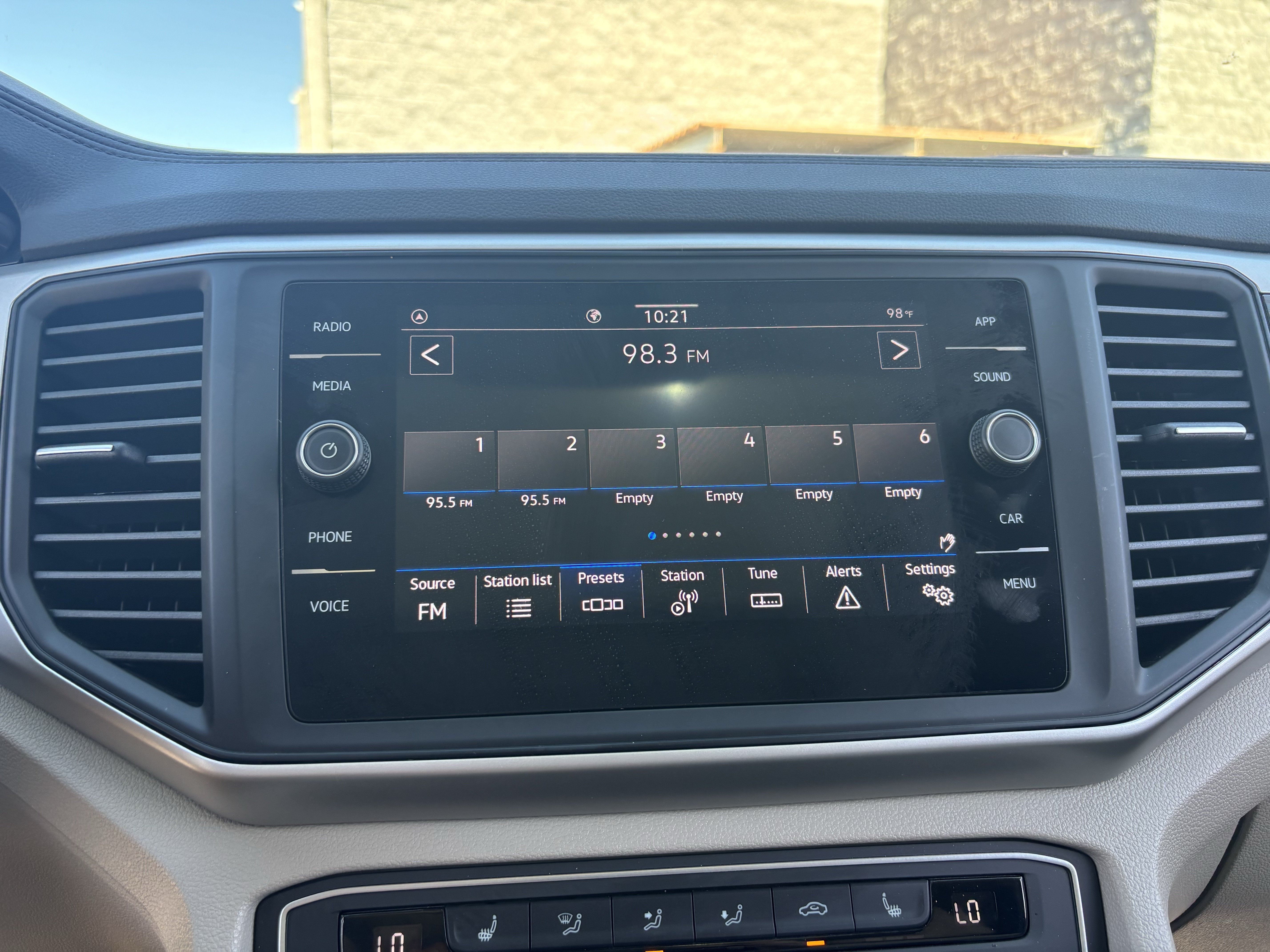 Used 2021 Blue Metallic Volkswagen 3.6L V6 SE w/Technology image 20