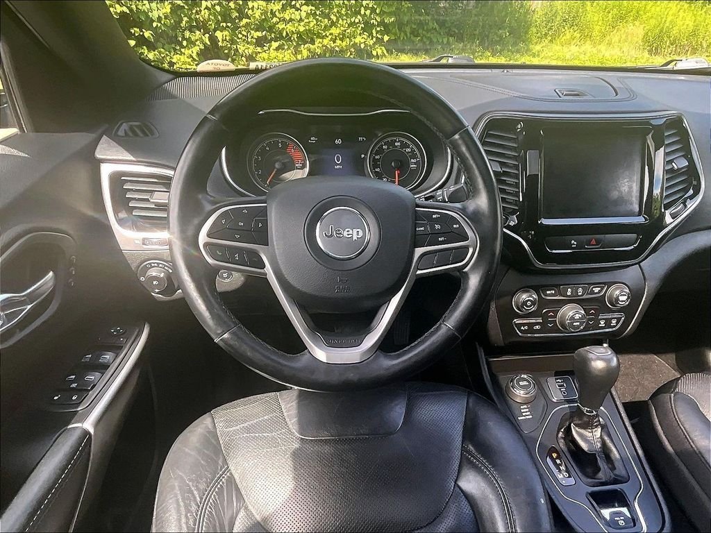 Used 2020 Gray Jeep Limited image 17