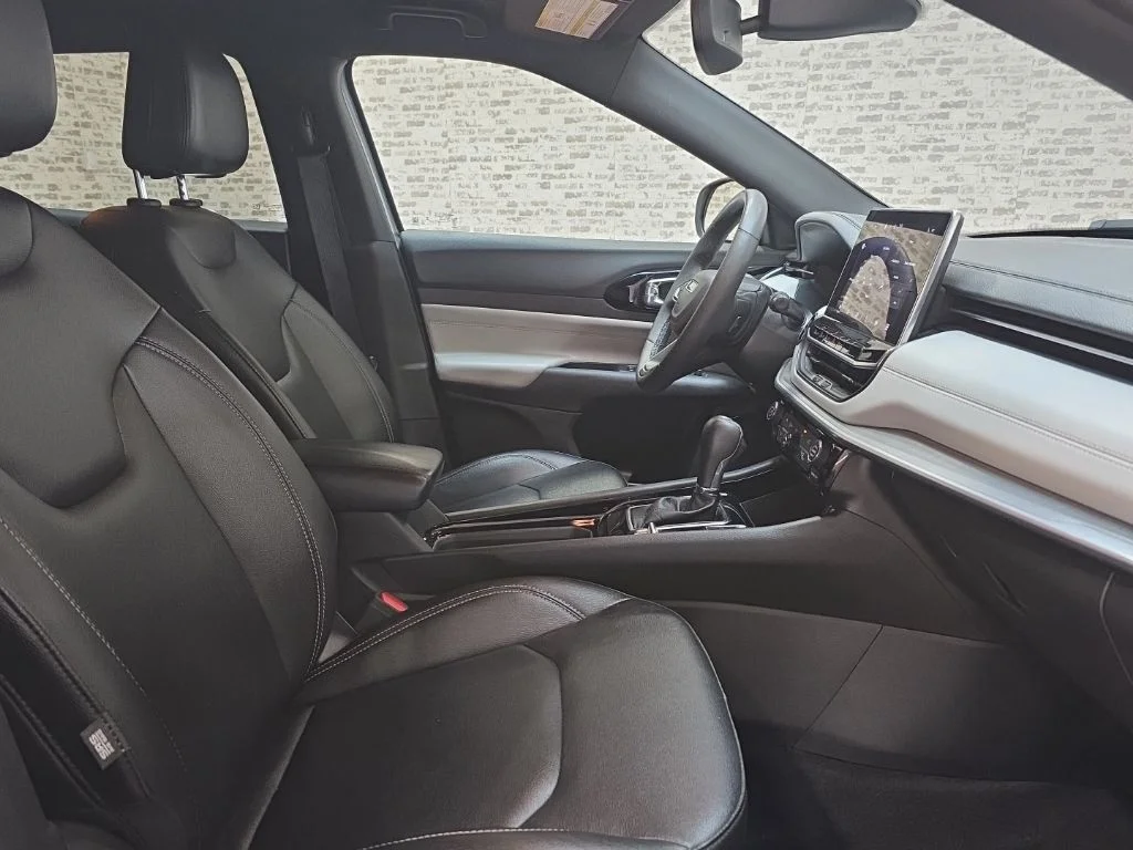 Used 2025 Silver Jeep Limited image 8