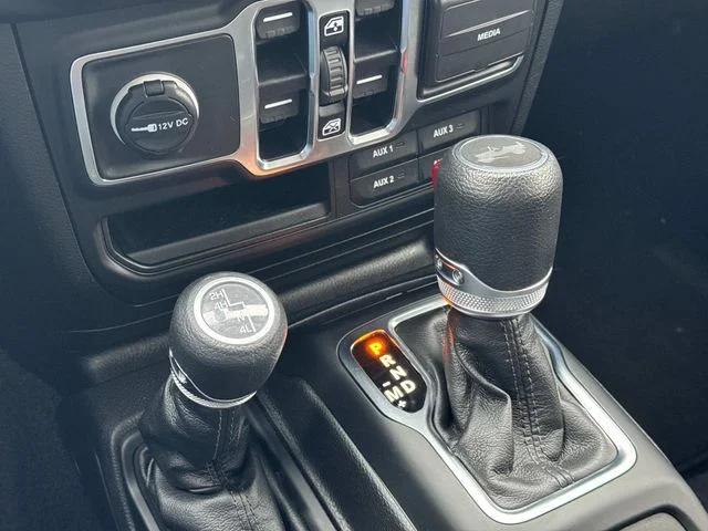 Used 2023 Black Jeep Sport S image 32