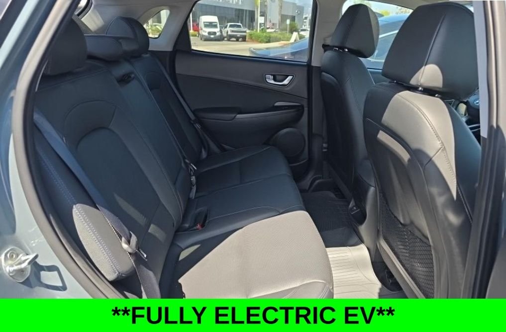 Used 2022 Green Hyundai Limited image 11