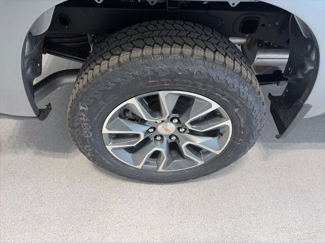New 2026 Sterling Gray Metallic Chevrolet LT (2FL) image 22