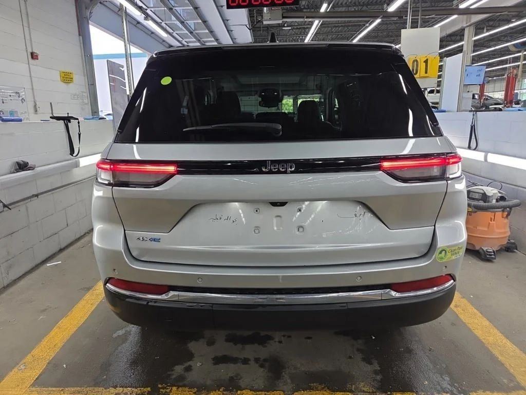Used 2022 Silver Jeep 4xe image 12