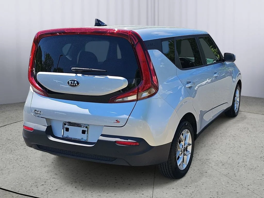Used 2020 Silver Kia S image 3