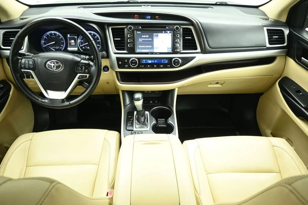 Used 2018 Black Toyota XLE image 24