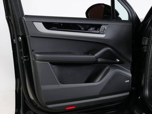 New 2026 Chromite Black Metallic Porsche  image 28