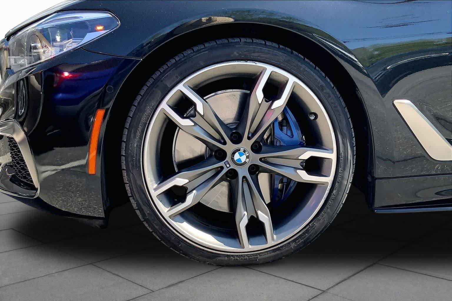 Used 2019 Black Sapphire Metallic BMW M550i xDrive image 9