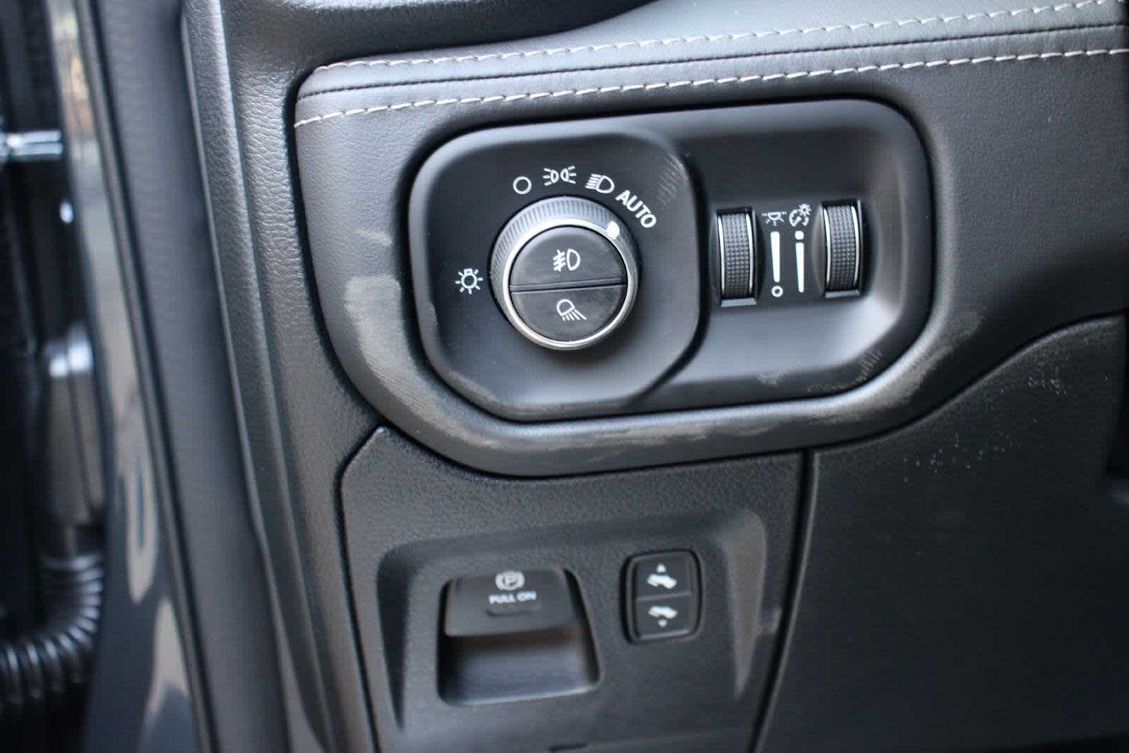 2025 RAM 1500 Limited - Photo 19