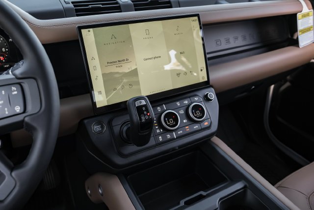 New 2026 Fuji White Land Rover X-Dynamic SE image 35