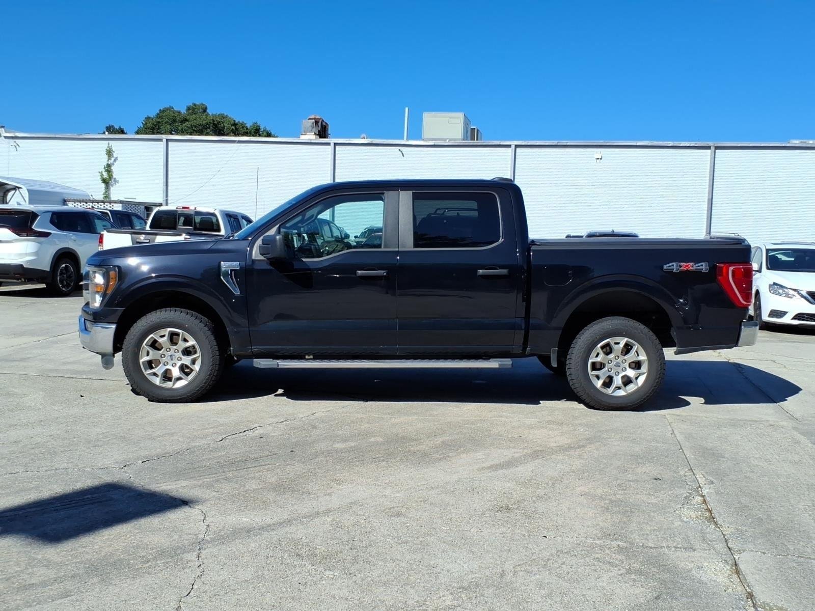 Used 2023 Agate Black Metallic Ford XLT image 3