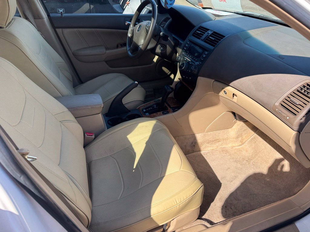 Used 2004 Taffeta White Honda EX-L image 4