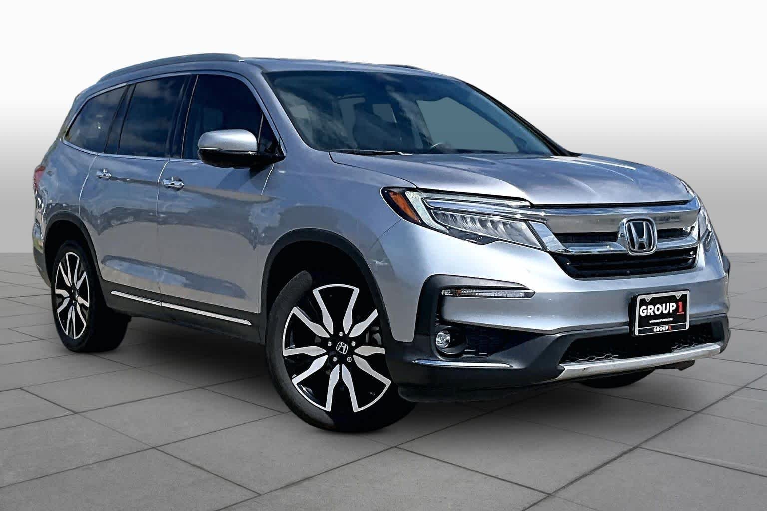Used 2019 Lunar Silver Metallic Honda Touring 8-Passenger image 3