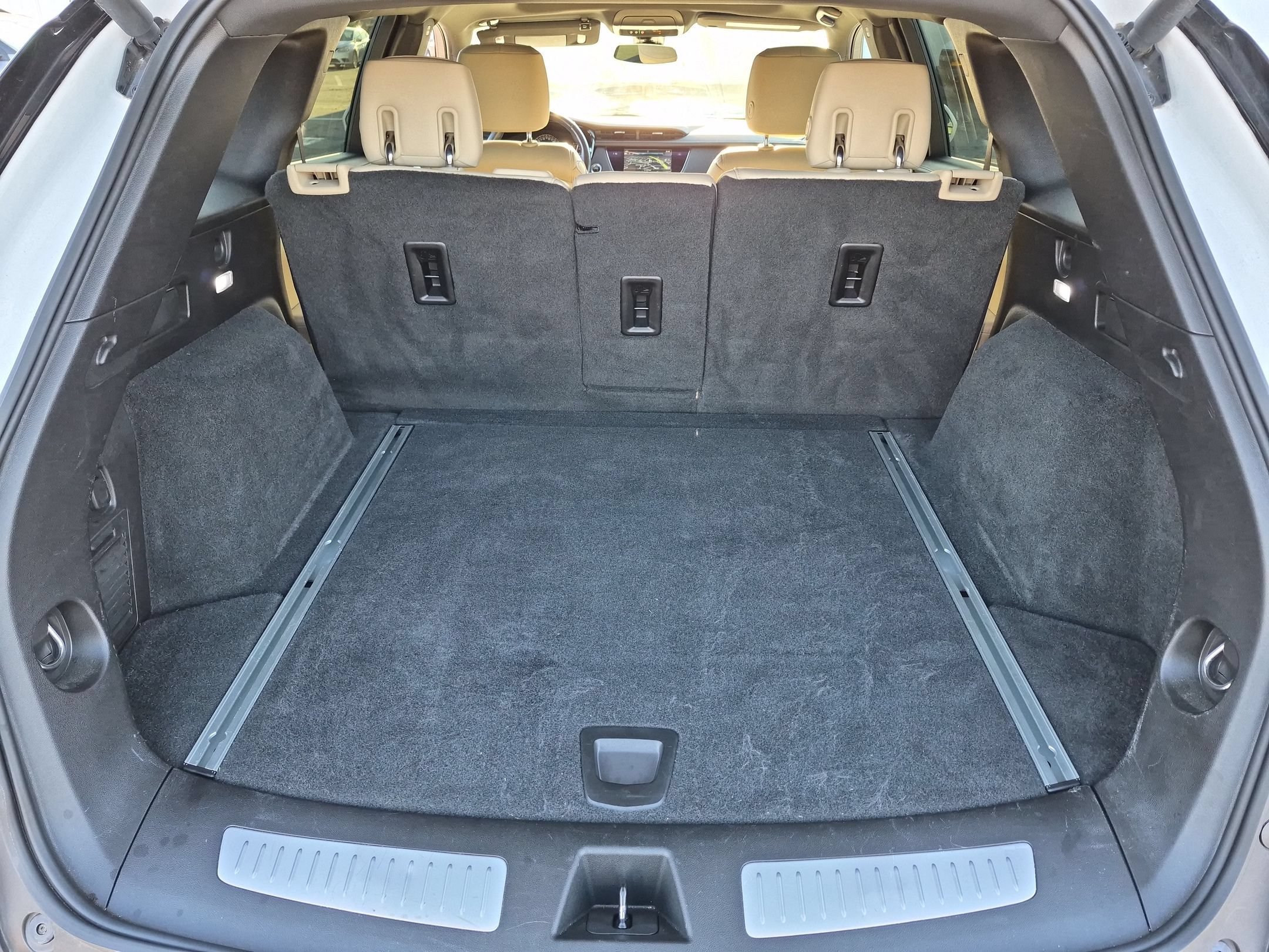 Used 2019 CRYSTAL WHITE TRICOAT Cadillac Premium Luxury FWD image 33