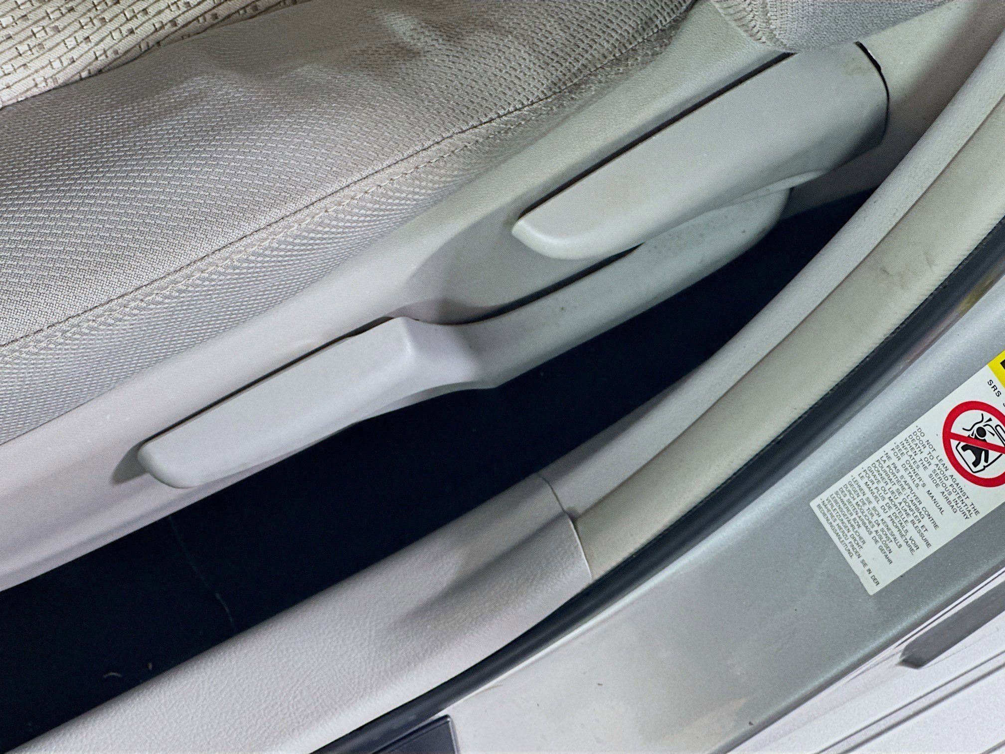 Used 2012 Classic Silver Metallic Toyota L image 13
