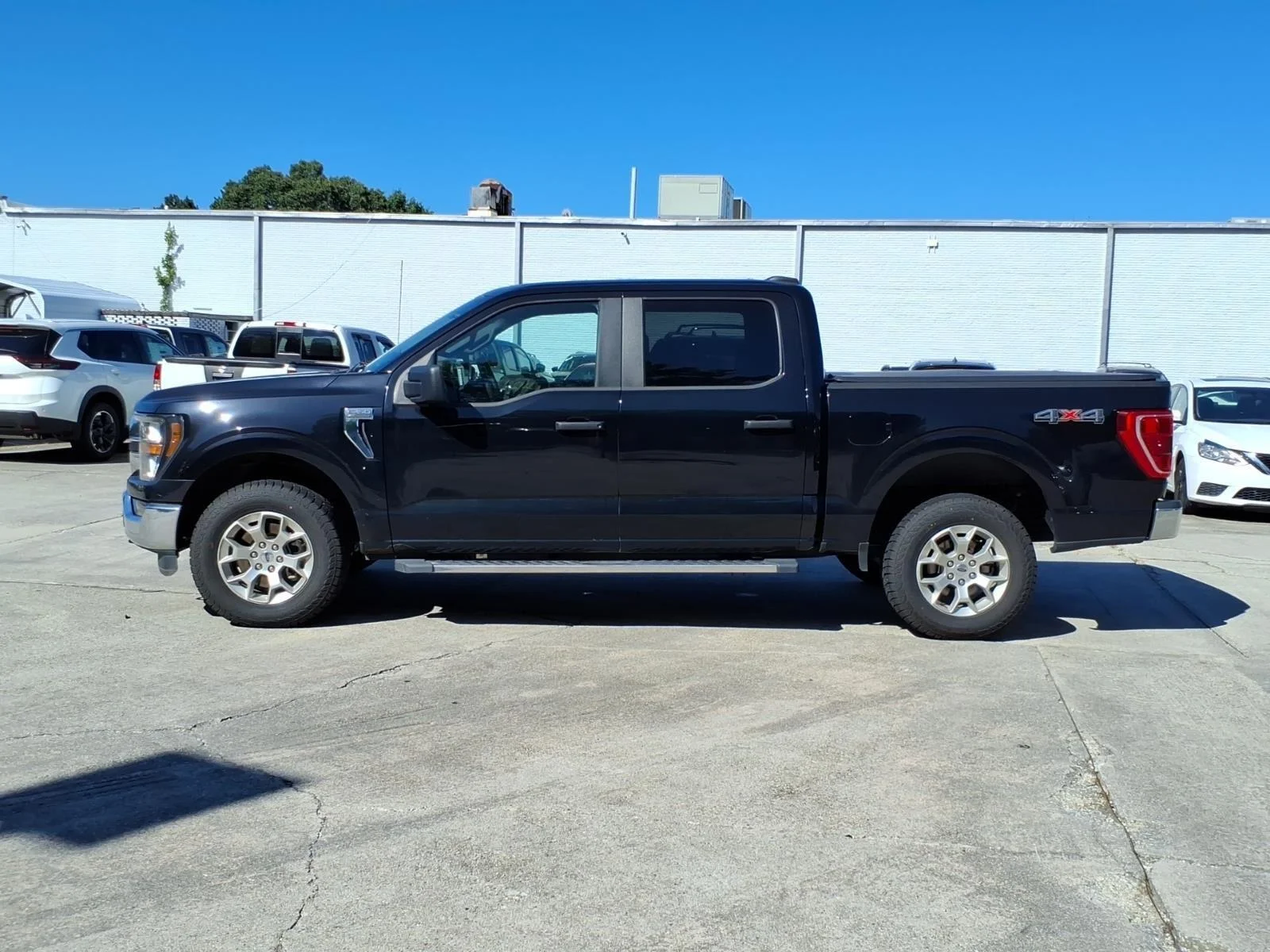 Used 2023 Agate Black Metallic Ford XLT image 3