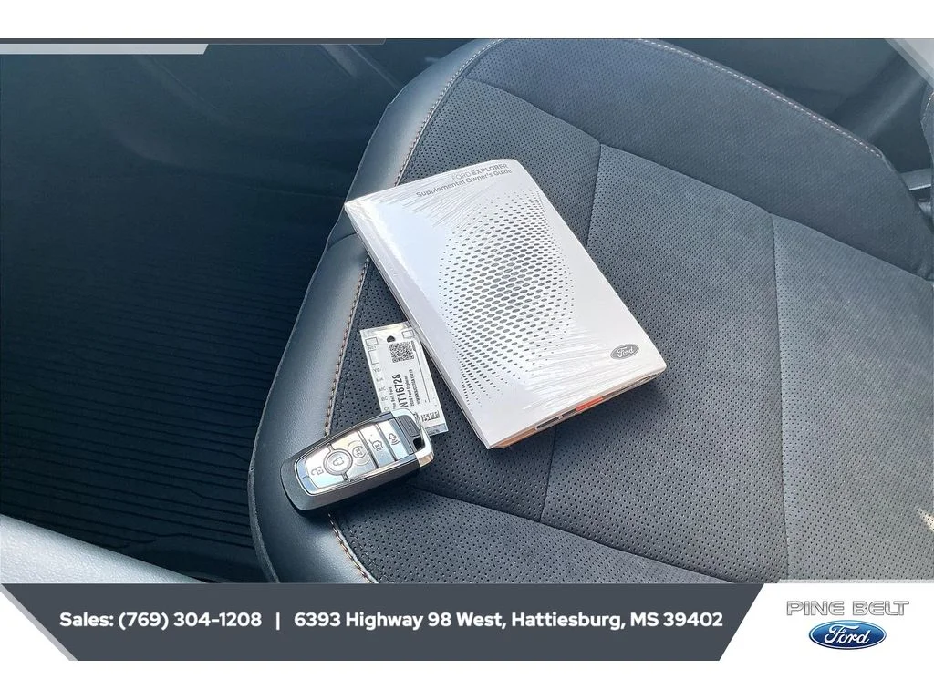 New 2026 Space White Metallic Ford Tremor® image 9