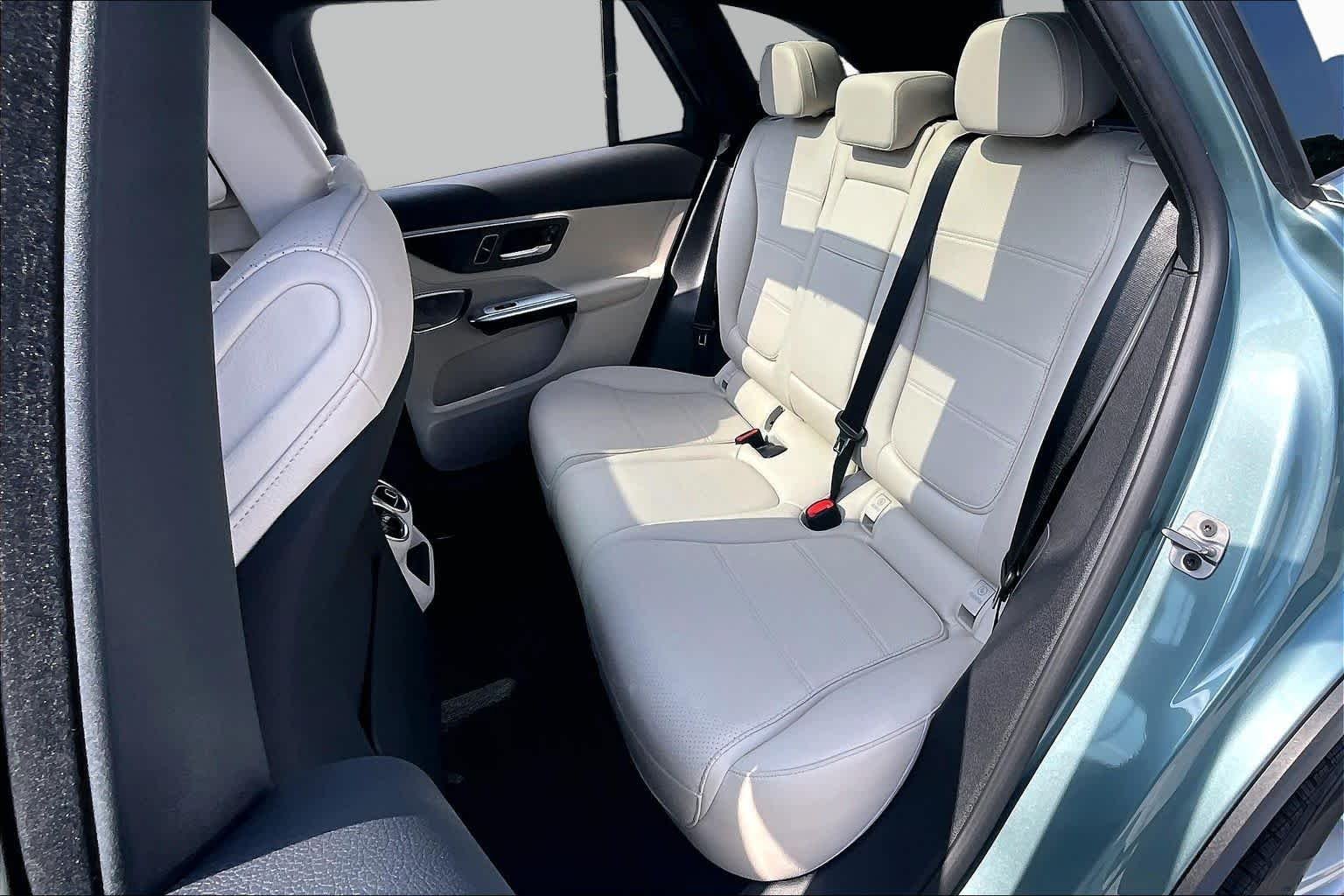 Used 2026 Verde Silver Metallic Mercedes-Benz GLC 300 image 20