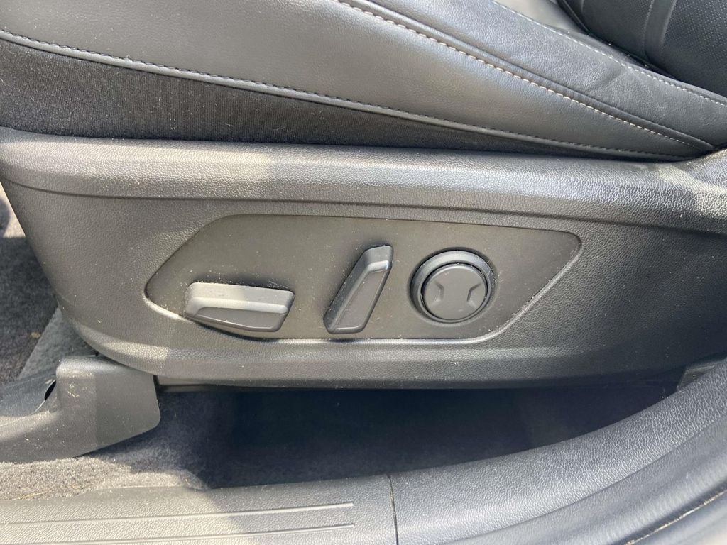 Used 2022 White Kia SX image 22