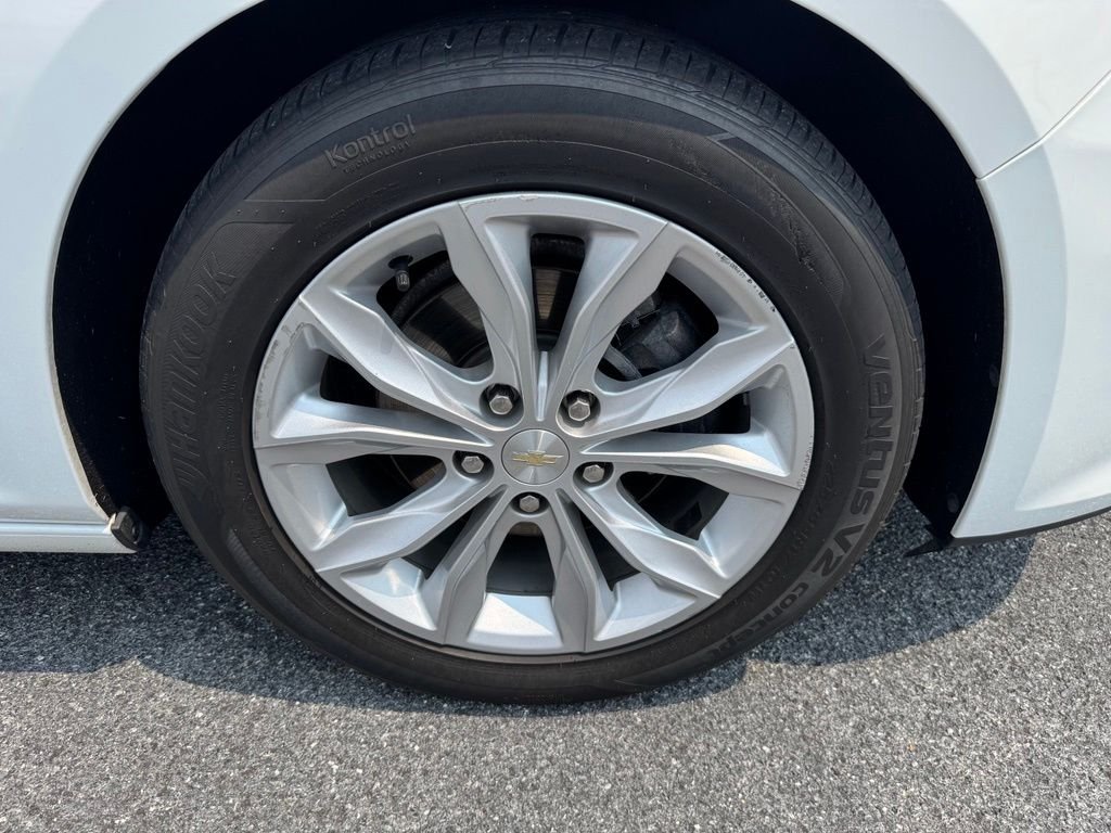 Used 2019 Summit White Chevrolet LT image 9
