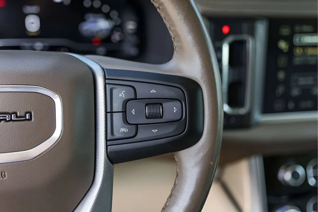 Used 2022 WHITE FROST TRICOAT GMC Denali image 16