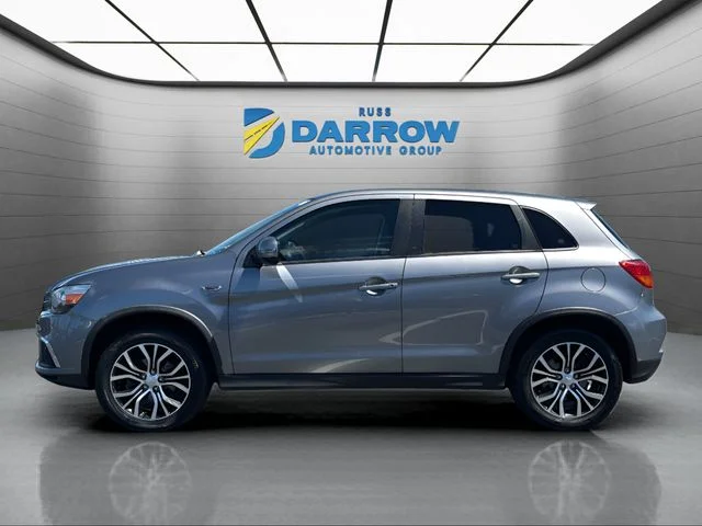 Used 2018 Gray Mitsubishi  image 2