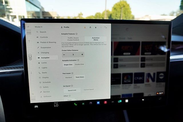 Used 2022 Black Tesla Plaid image 31